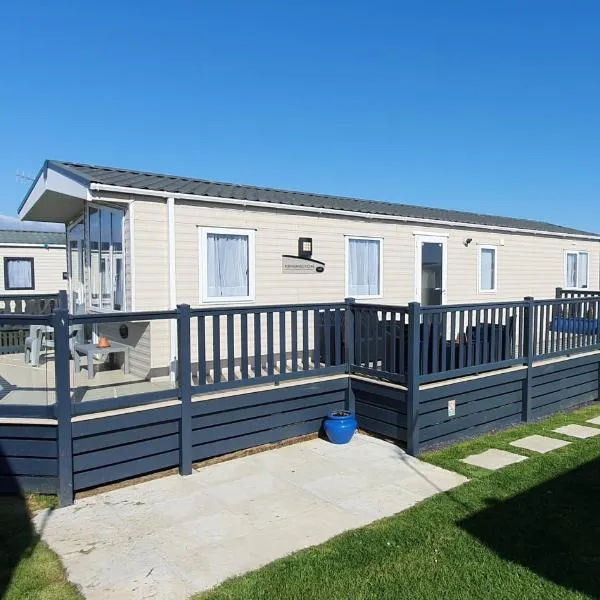 Regal, West Sands, Seal Bay Resort, Selsey, hotel in Selsey