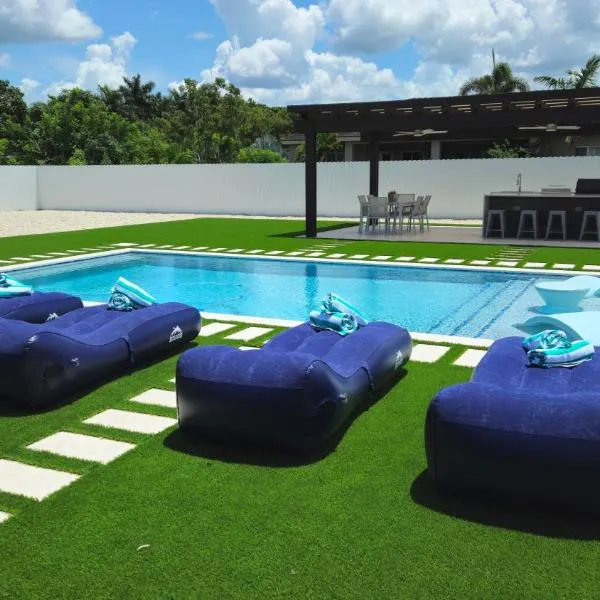 Sunny Oasis with private pool, hotel a Homestead