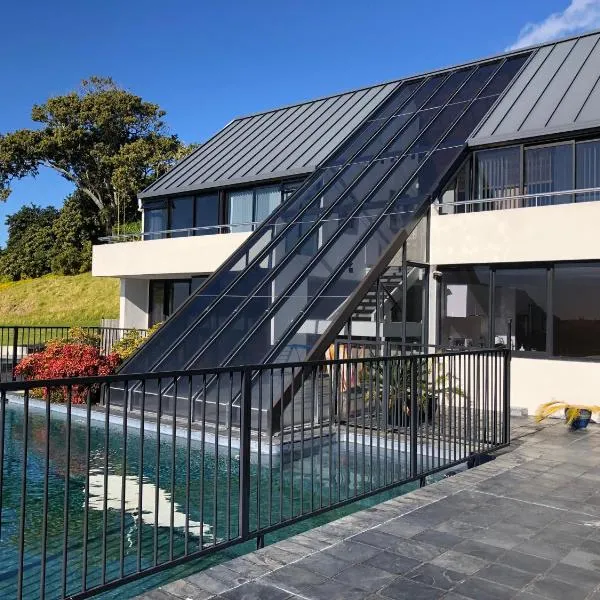 Guest Suite with Sea Views and Thermally Heated Hot Tub, hotel a Tauranga