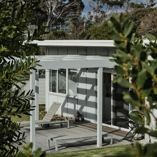 Salt Shack | coastal charm, steps from the surf, hotel v destinaci Bicheno