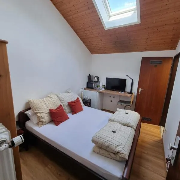 Cozy apartment in commercial centre for two, hotel v destinaci Unterhaching