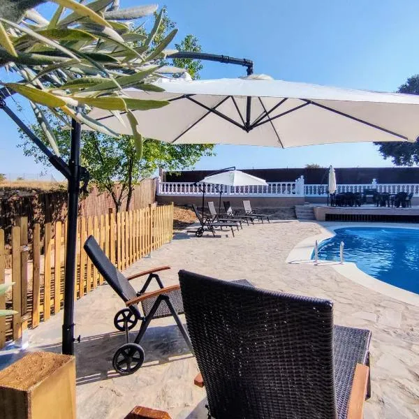 Preciosa villa para grupos grandes con piscina y BBQ, hotel v destinaci Casarrubios del Monte