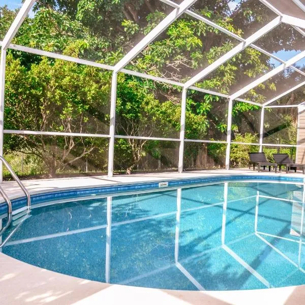Hidden Gem with Heated Pool - Perfect for Family Getaway - Pet-friendly, hotel en Fort Myers