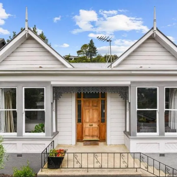 Dunedin delight - sunny, stylish villa, hotel v destinaci Dunedin
