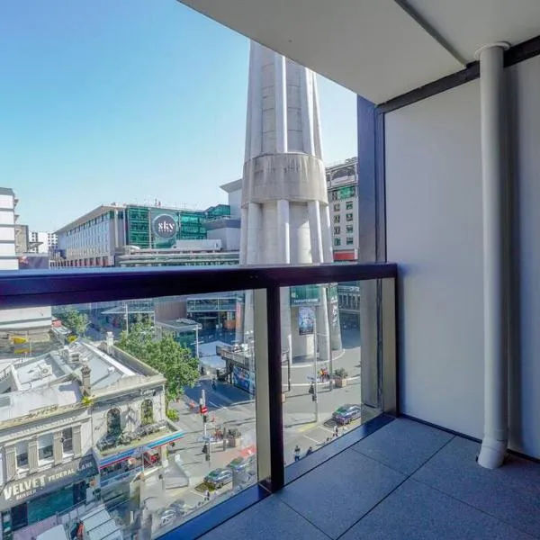 2-Bs Suite Adjacent to Sky Tower, hotel in Auckland