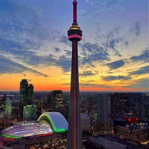 DOWNTOWN, LUXURY CONDO, CN TOWER, ROGERS CENTER, SCOCIA ARENA, UNOBSTRUCTED VIEW, hotel in Toronto