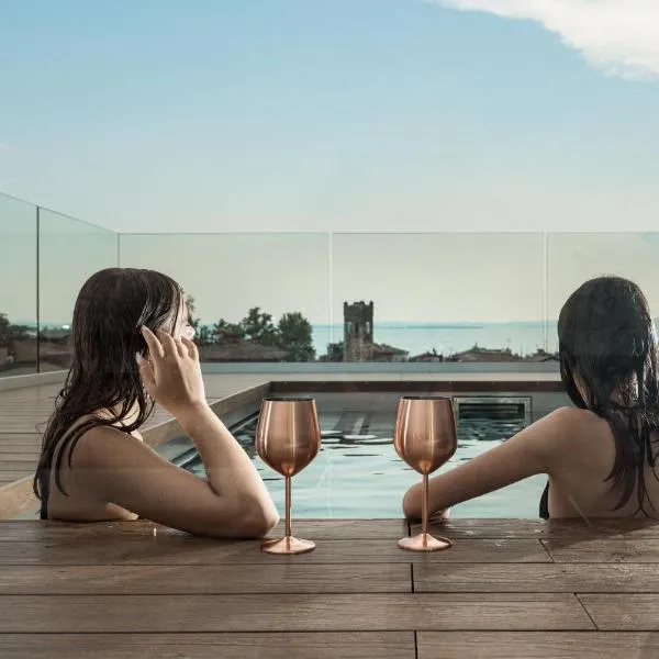 WANDERLUST HOTEL - SUITE & SPA - APARTMENTS & VILLAS - Bardolino, Lago di Garda - Verona, hotel v destinaci Bardolino