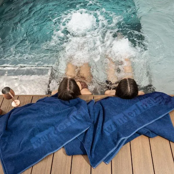 WANDERLUST HOTEL - SUITE & SPA - APARTMENTS & VILLAS - Bardolino, Lago di Garda - Verona – hotel w mieście Bardolino