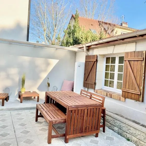 3 bedrooms house - garden - Parking, Antony Center near Paris and Orly، فندق في اُنتوني