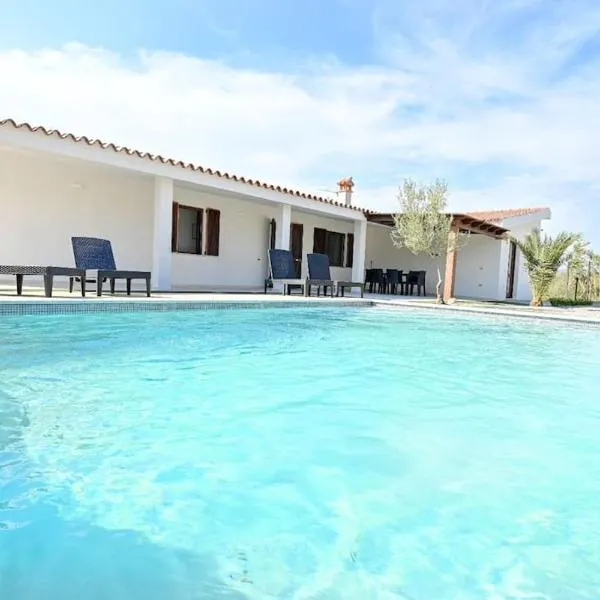 Villa della Monica Pure relax, hotel v mestu Camisa