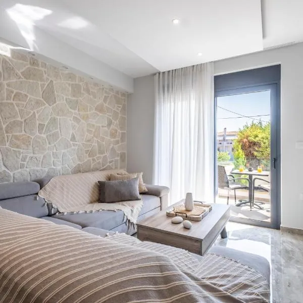Orion Luxury Apartments, hotel in Asini