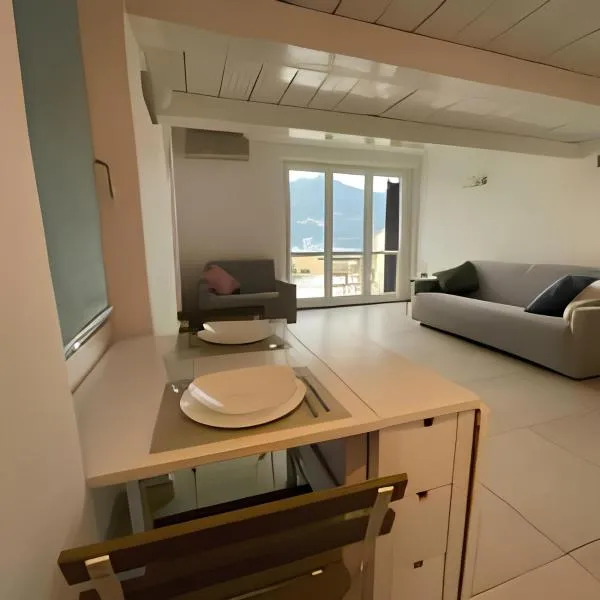 Casa PG - Appartamento Vista Lago, hotelli kohteessa Monte Isola