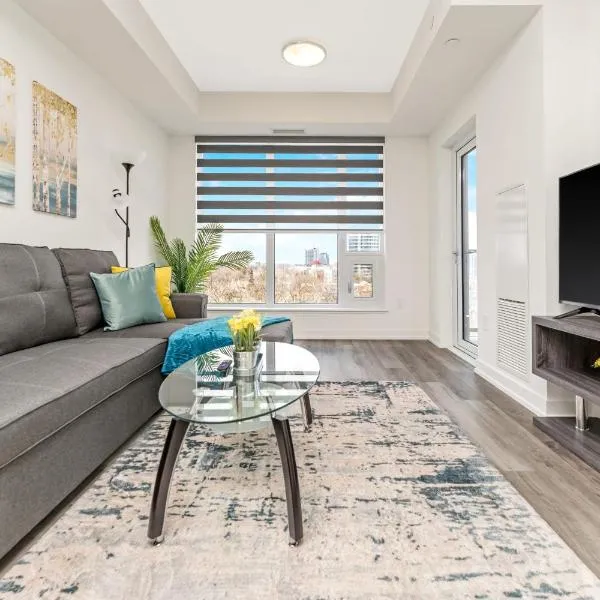 Luxury 1BR King Bed Unit - Private Balcony, hotel i Kitchener