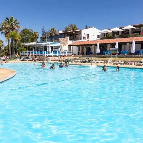 HolaCamp Albufeira, hotel en Albufeira