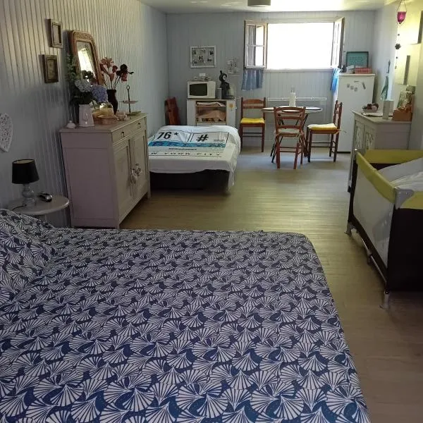 chambre spacieuse idéalement située, hotel v destinaci Varetz