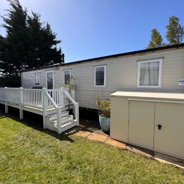 Sandy Toes & Cozy Night, Sleep 8, hotel v destinaci Heacham