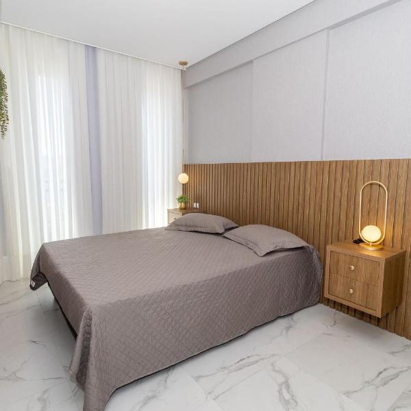 579 - Lindo Apartamento 2 suítes na praia de Bombas - Foto 2