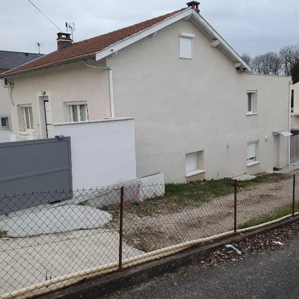 Stade OL et grand large 1 chambre, hotel v destinaci Décines-Charpieu