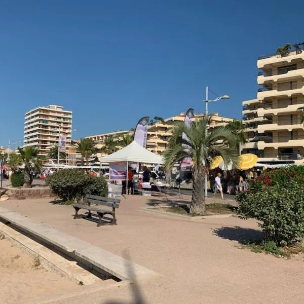 Fréjus Plage Paradis T1 cabine clim terrasse Wi-Fi, hôtel à Fréjus