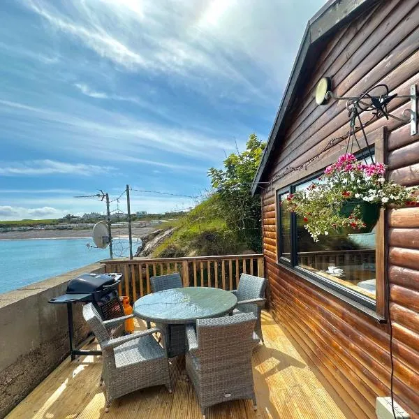 Cosy Portmor Log Cabin- Sea views, Deck & Relaxation, hotel v destinaci Malin Head