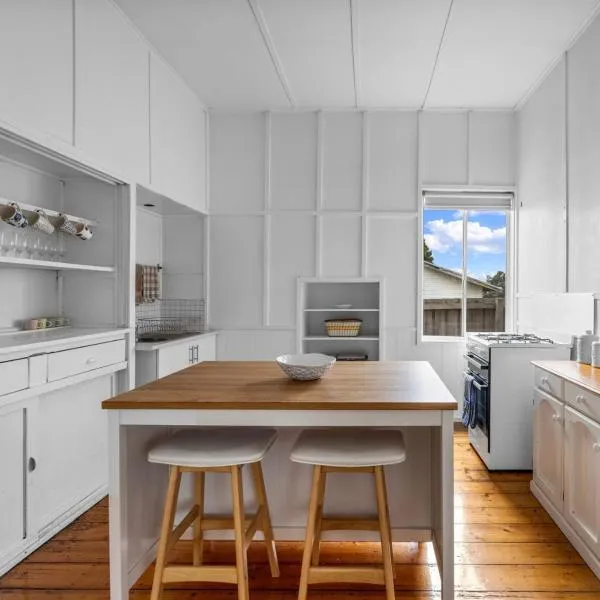 Canterbury Cottage - dog friendly - fully fenced, hotel in Wonthaggi