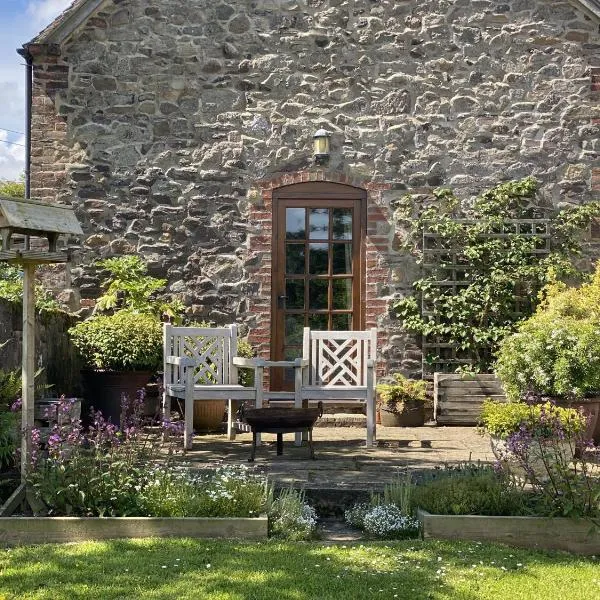 Gooseyard at Middle Farm and Cottages, Hotel in Picklescott