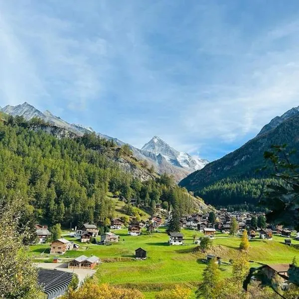 Magnifique racard rénové isolé 10 minutes de marche, hotel v destinaci Haudères