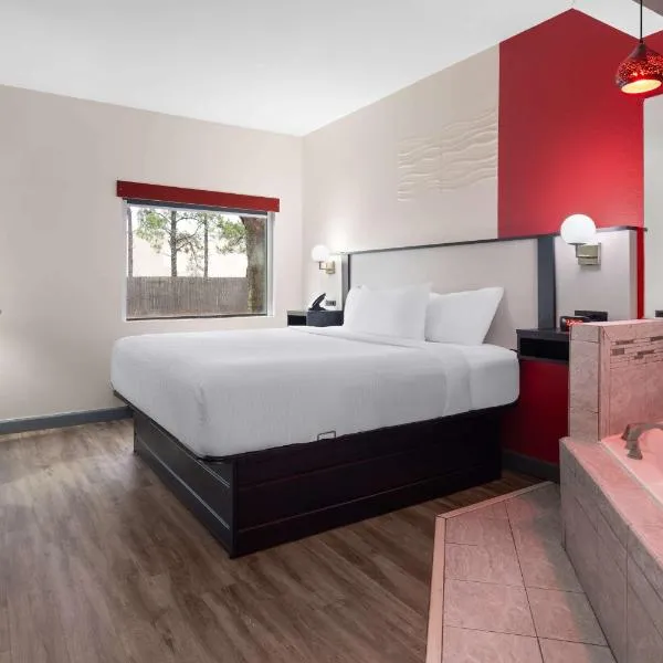 Ramada by Wyndham Locust Grove, hotel in Locust Grove