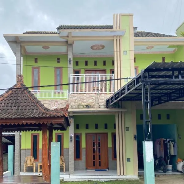 Ijen kingdom guest house, hotel v destinaci Tamansuruh
