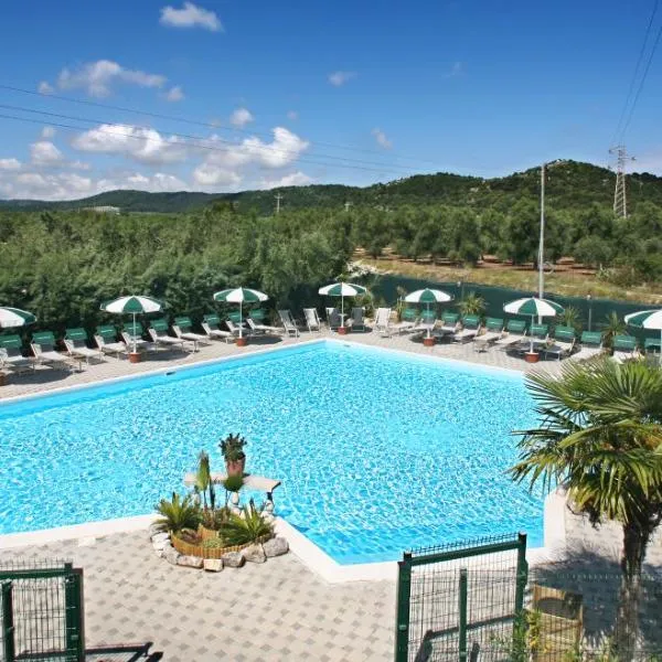 Villaggio Club Degli Ulivi, hotel ve Vieste