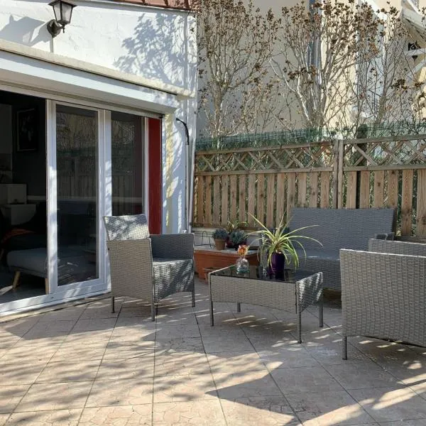 Little house 2 bedrooms -Terrace, Antony Center near Paris and Orly, отель в Антони