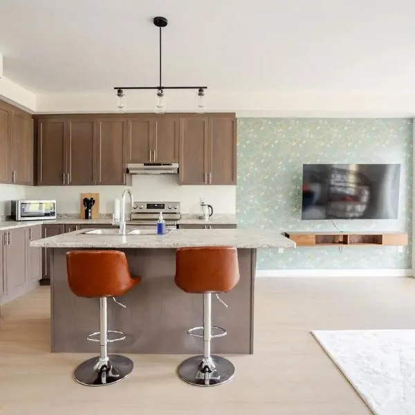 Stylish 4br Fast Wifi Sleeps 10, hotel i Barrie