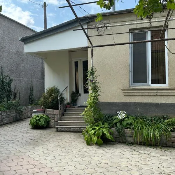 Mango guest house, hotel v destinaci Dedoplis Tskaro
