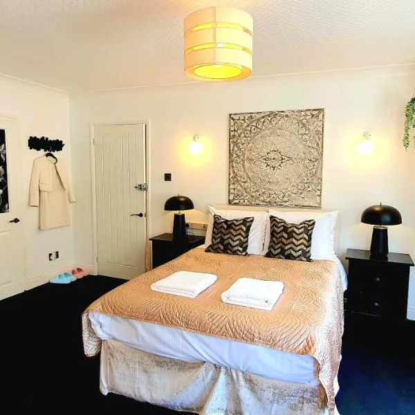 Rose Homestay Brighton - Free parking Ensuite studio room near Brighton Uni, hotel v destinaci Brighton & Hove