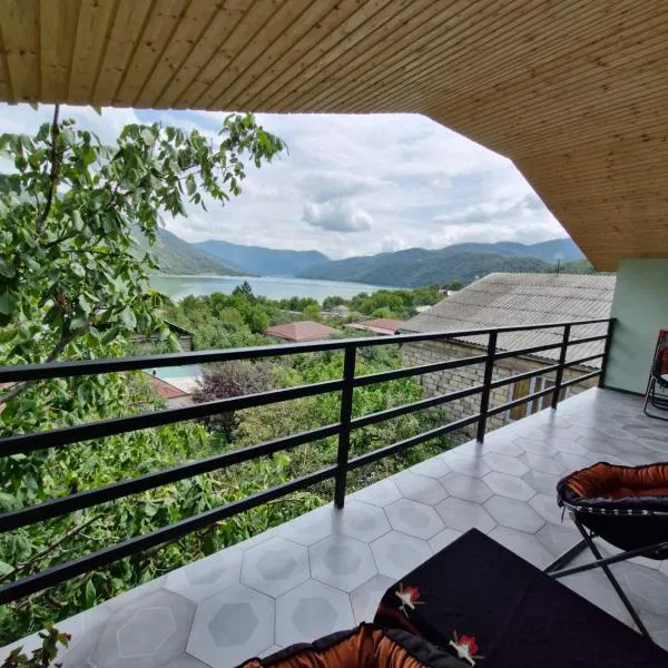 Ananuri veranda- hotel guest house โรงแรมในAnanuri