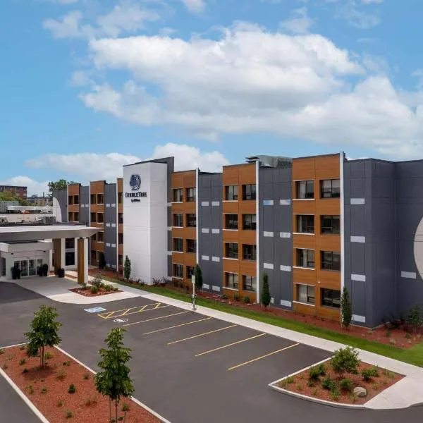 DoubleTree by Hilton Kingston - Newly Renovated, hotel v destinaci Kingston