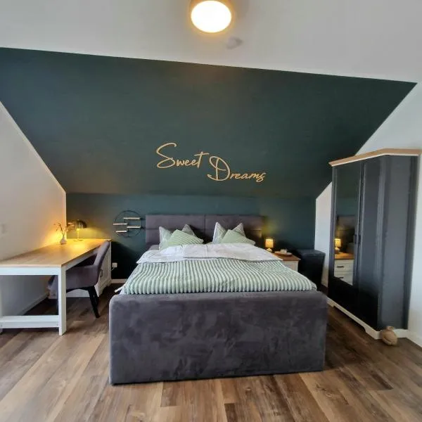 Ferienhaus SeeZeit direkt am Geiseltalsee mit Sauna und Fahrradgarage, khách sạn ở Mücheln