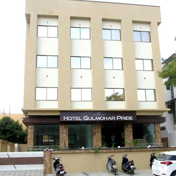 Hotel Gulmohar Pride, hotel in Bhorvādi