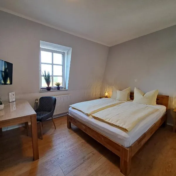Hotel zum Hirsch, hotel v destinaci Lucka
