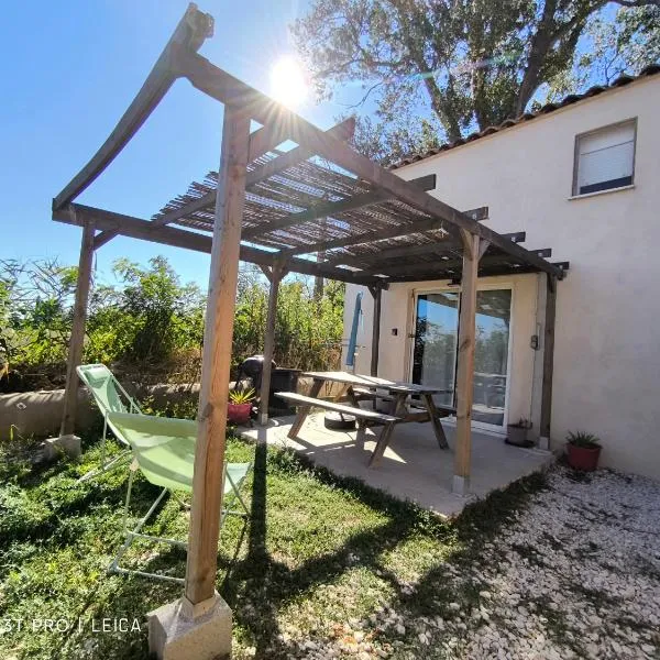 Appartement au coeur des rizières, hotel v destinaci Salin-de-Giraud