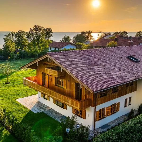 Graf Chiemo Suites - direkt am Chiemsee mit separatem Seezugang, hotel v destinaci Chieming