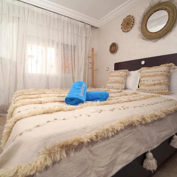 Waves Hunter Surf House, hotel en Agadir