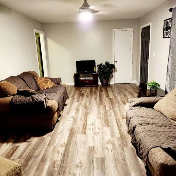 Spacious Room close to downtown and events, hotel v destinaci Greensboro