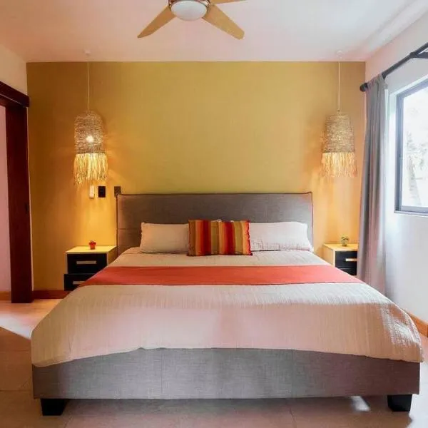 Modern Beachfront Apartment, With Garden Patio, hotel v destinaci Puerto Viejo