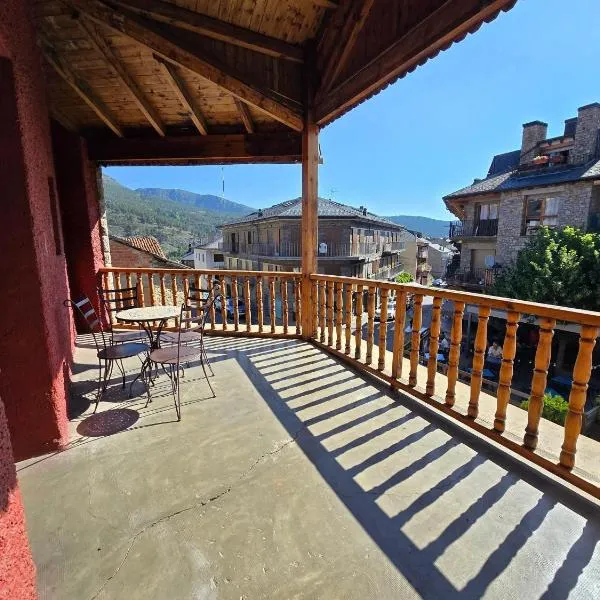 Spacious apartment in Bellver de Cerdanya 150 m² with balcony, hotel v destinaci Bellver de Cerdanya 