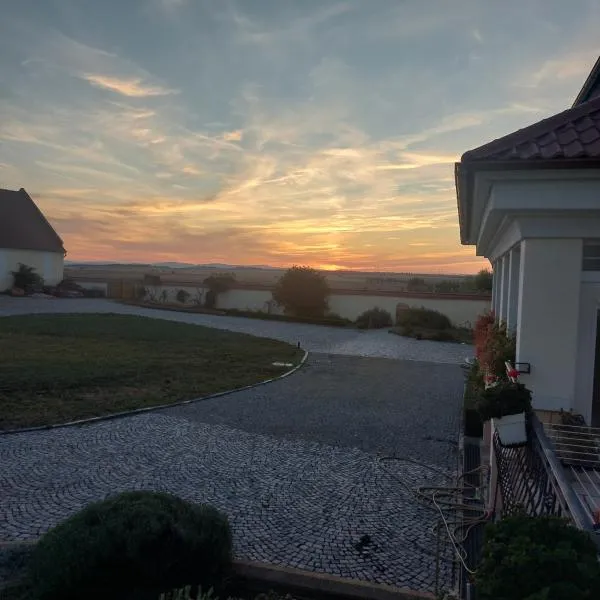 Gut Sonnenhof, hotel v Žatci