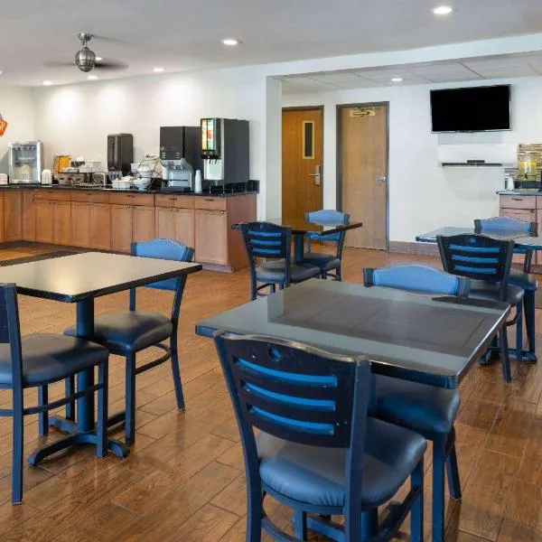 Baymont by Wyndham LaGrange, готель у місті Ла-Ґранж