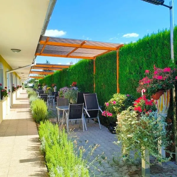 Cozy Room with garden in Bratislava, hotell Bratislavas