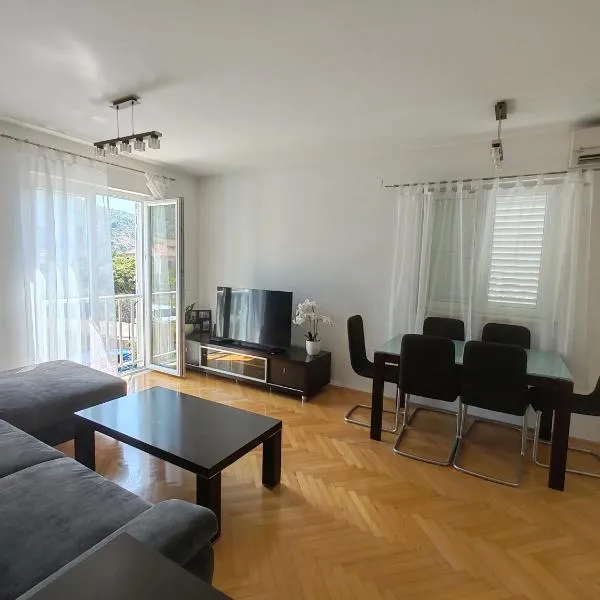 Apartment EMMI, hotel v destinaci Mokošica