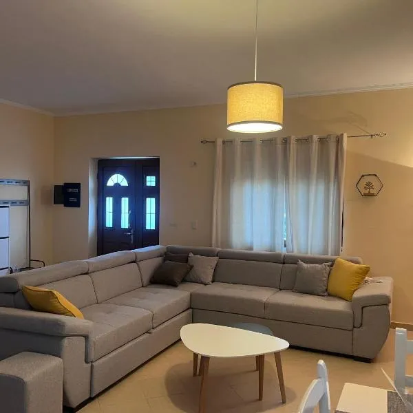 Andrew's place, Hotel in Gjashtë